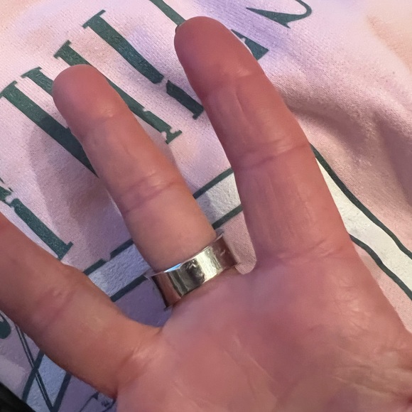 Garnet colored ring - Picture 4 of 4